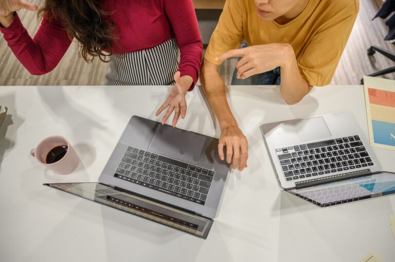 Shopify Vs WordPress Blog Setup Examples for Business